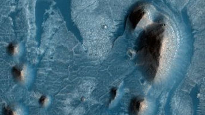 Readers can explore images of Mars with the HiView tool from the U. of Arizona's Lunar and Planetary Lab