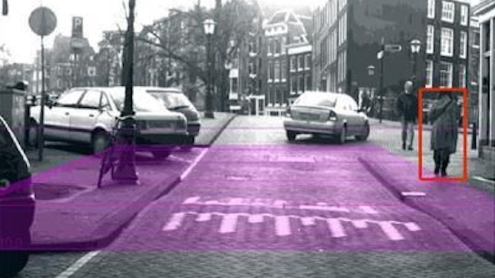 With the help of a lecturer at the University of Alcala, a team of German researchers from the University of Heidelberg and the Max Planck Institute for Informatics has developed a stereo vision system for Daimler that locates pedestrians in front of a vehicle.