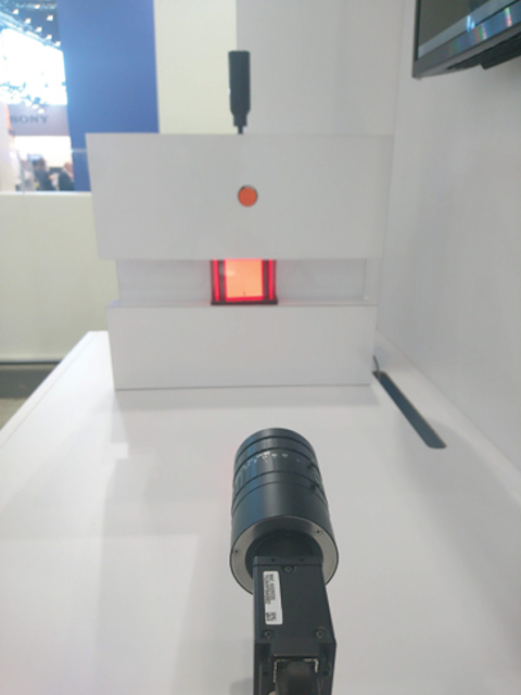 The Sony XCG-CP510 camera pointed at a perspex block under stress. Stress is altered via the adjustable screw (black rod above), light is shone through the block, with areas under stress bending the angle of light.