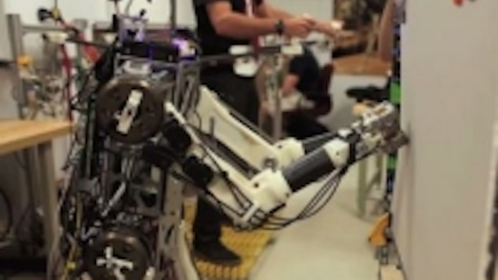 Content Dam Vsd En Articles 2015 08 Mit Develops Vision Guided Human Operated Robot Leftcolumn Article Thumbnailimage File