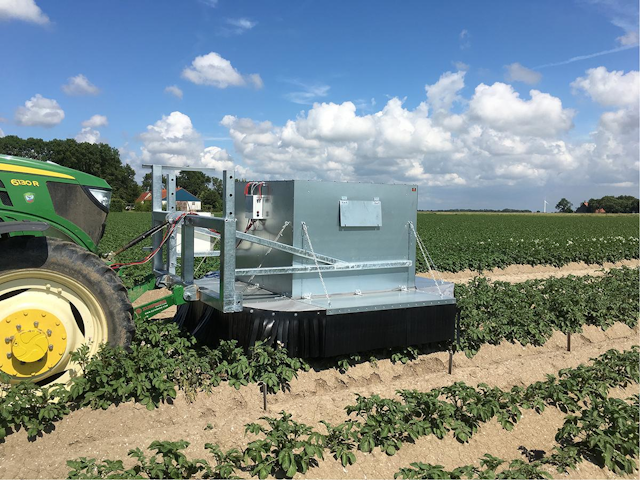 Figure 3. The measurement system was mounted on the front of a tractor driving at a constant speed of 300 m / hour (0.08 m/s).