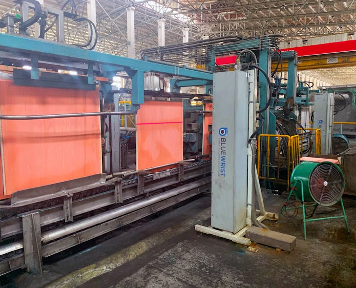 Figure 5: At the third inspection station, a pair of scan boxes simultaneously check refined copper sheets on the front and back of the mother blanks and assign a quality grade. The copper sheets are peeled off the mother blanks and carried away for weighing and packaging.