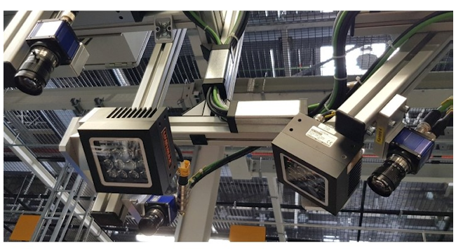 Figure 1: The industrial cameras from MATRIX VISION at the plant of the automotive supplier (Station 2). The figure shows several industrial cameras and flat light sources. Due to the long working distances and the light-intensive illuminations required at times, high-performance flat light sources with lens optics were used. (Images courtesy of MATRIX VISION.)