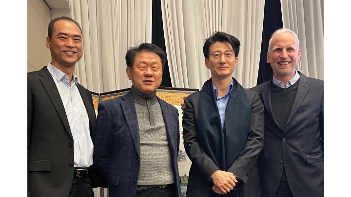 Successful contract signing: Chong Yoon Foo (Basler), Hyunki Cho (DATVISION), Kim Jonghwan (IOVIS), Dr. Dietmar Ley (Basler)
