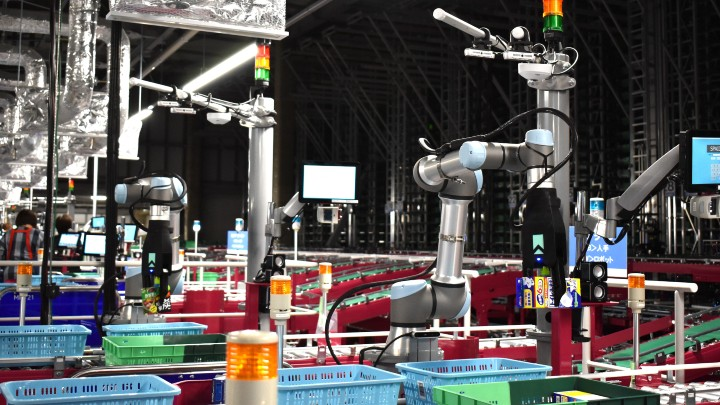 Figure 1. By combining an industrial robot arm, AI software, 3D imaging, and intelligent gripping capabilities, the RightPick automated system can pick and place millions of SKUs. (Photo courtesy of RightHand Robotics.)