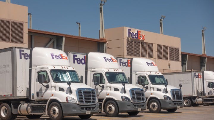 By installing robots to automate sorting of small packages, FedEx kept pace with the e-commerce surge in 2020.